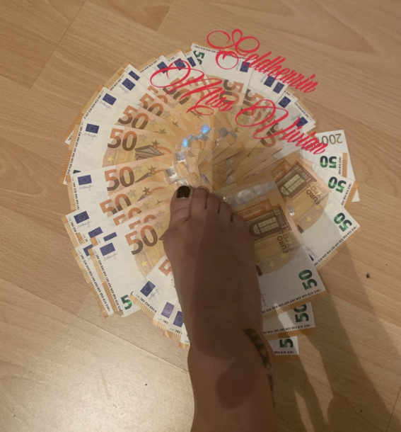 Moneydom Miss Vivian