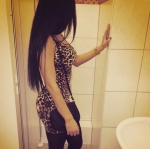 Junges verwöhntes Mädchen sucht Sklaven 