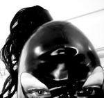 Latexlady sucht willige Nutztiere 