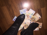 Geldlady sucht niveuvollen Sklaven 