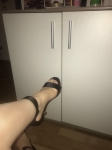 CASH & GO mit Schuhe lecken