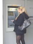 Geldherrin Diana nimmt Geldschwein auf