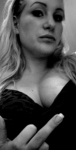 Du hast Lady Lucia zu gehorchen!!