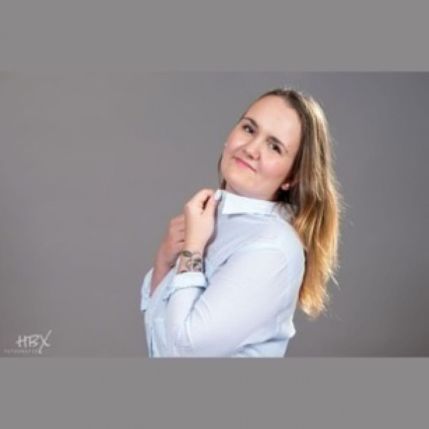 Laura Tikanovics