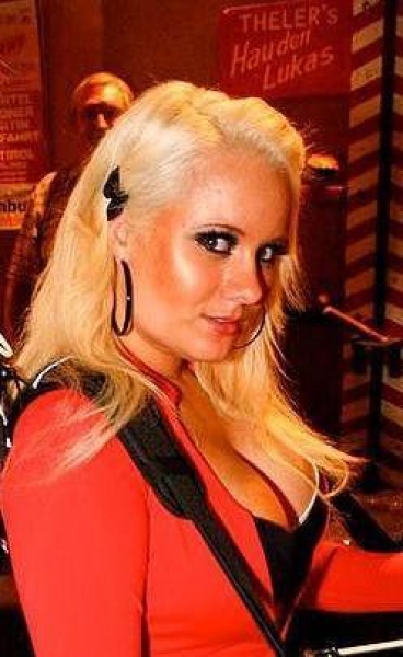 Lady Sexy Sarah